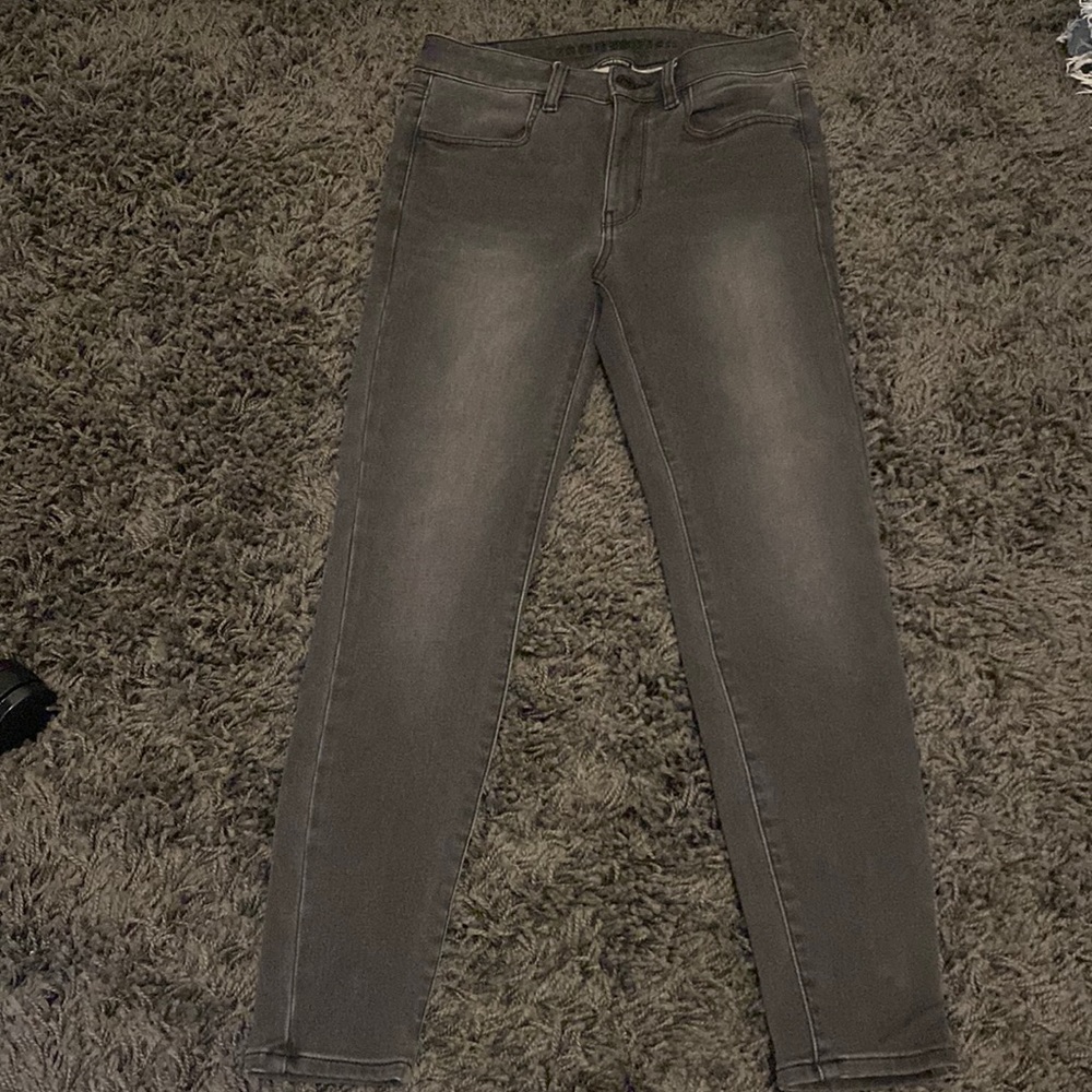 American Eagle Super Stretch Size 6 Grey Distressed Jean